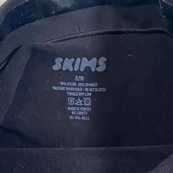 SKIMS Seamless Sculpt Solution Short RIGHT Leg Exposed Black Size S/M New - Picture 7 of 8